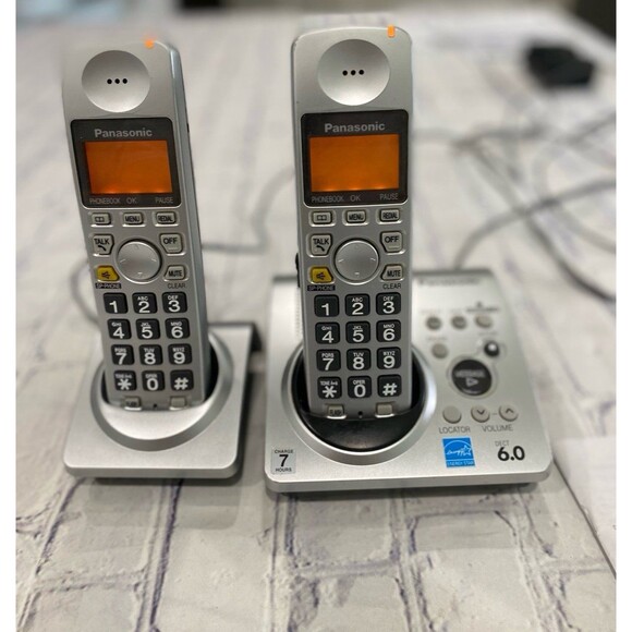 Panasonic KX-TG103S Two (2) Cordless Handset Phones with Bases, Power Cords, - Picture 2 of 11